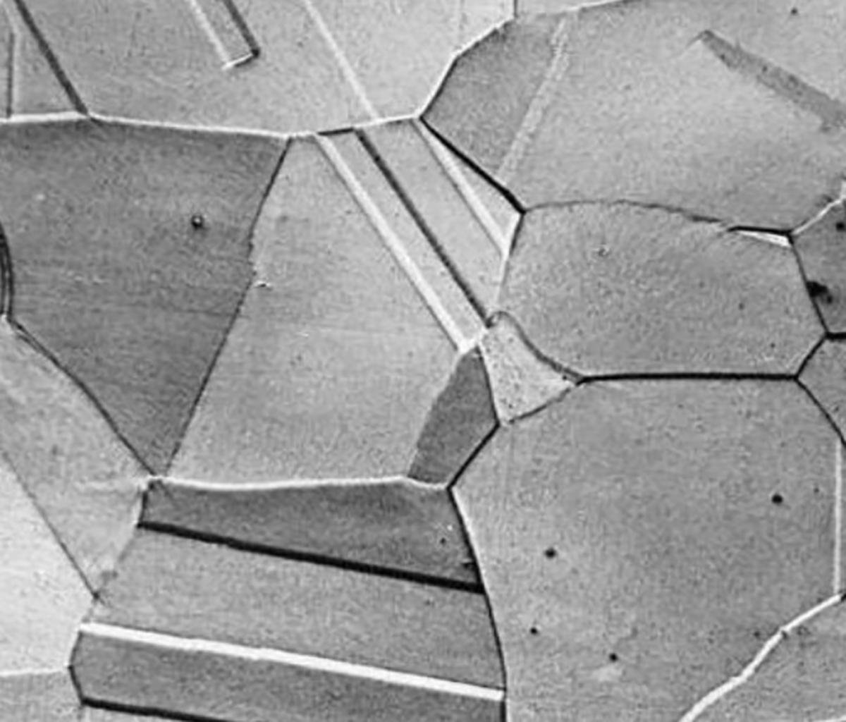 microstructure of steel under microscope showing grain structure