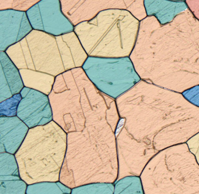 Automatic grain size measurement software detecting grain boundaries in carbon steel